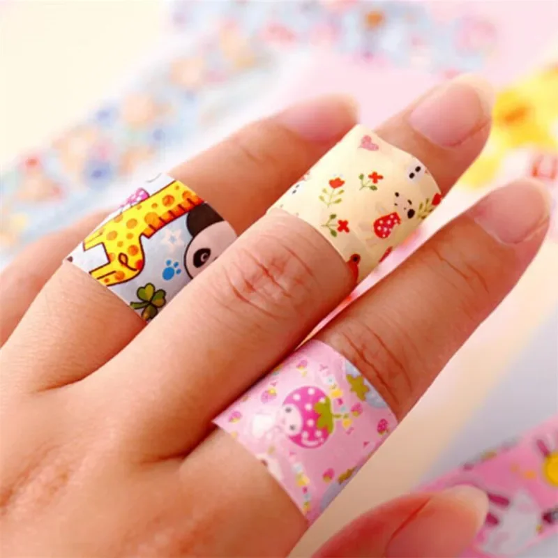 100 teile/los Cartoon Gemusterte Curitas Pflaster Gips Gebogene Patch Wunde Streifen Dressing Pflaster für Kinder Utensilien