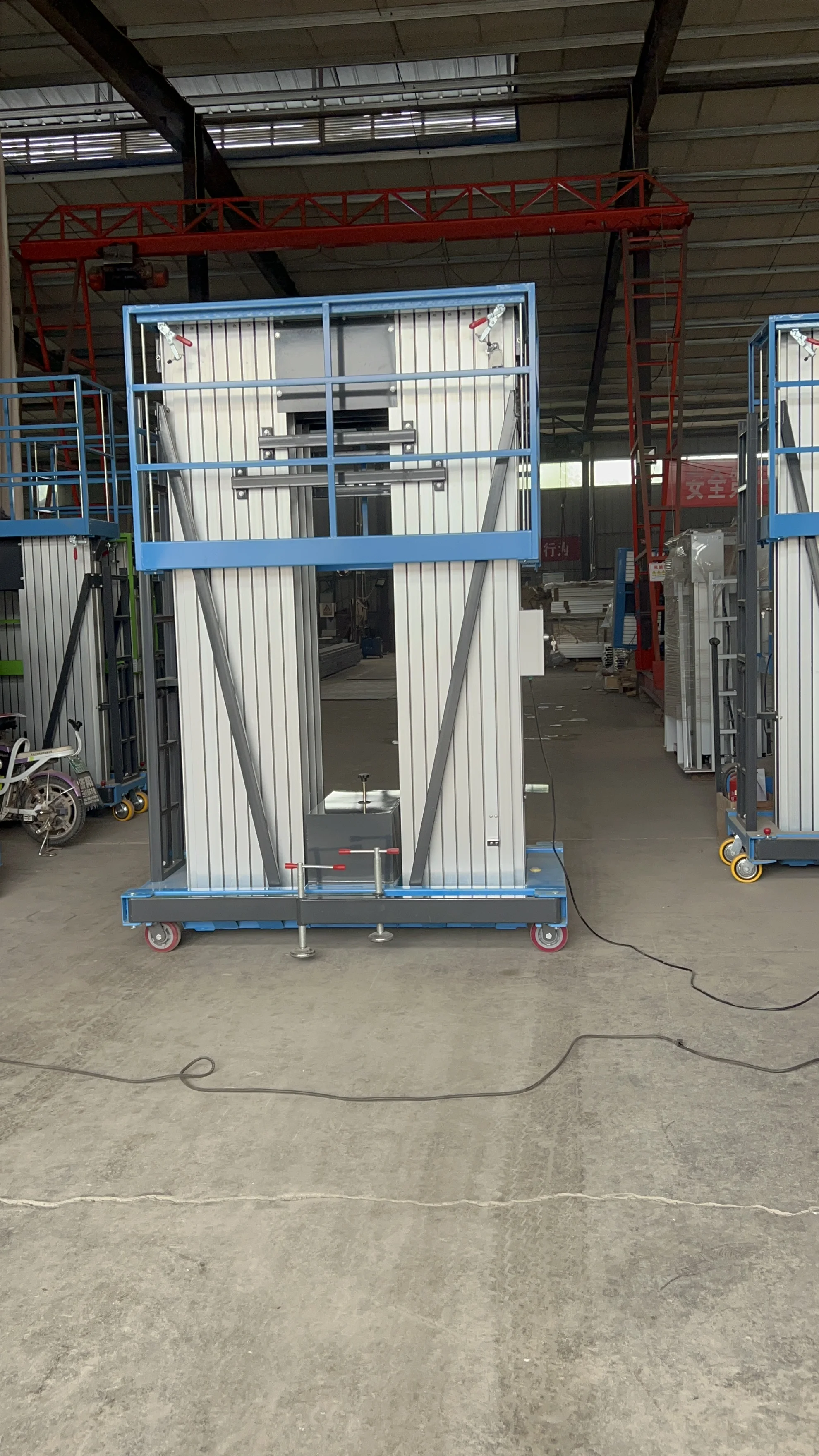 Mesas elevatorias eléctricas para hombre aprobadas por la CE, escaleras de andamio, elevador de mástil de aluminio móvil hidráulico para construcción