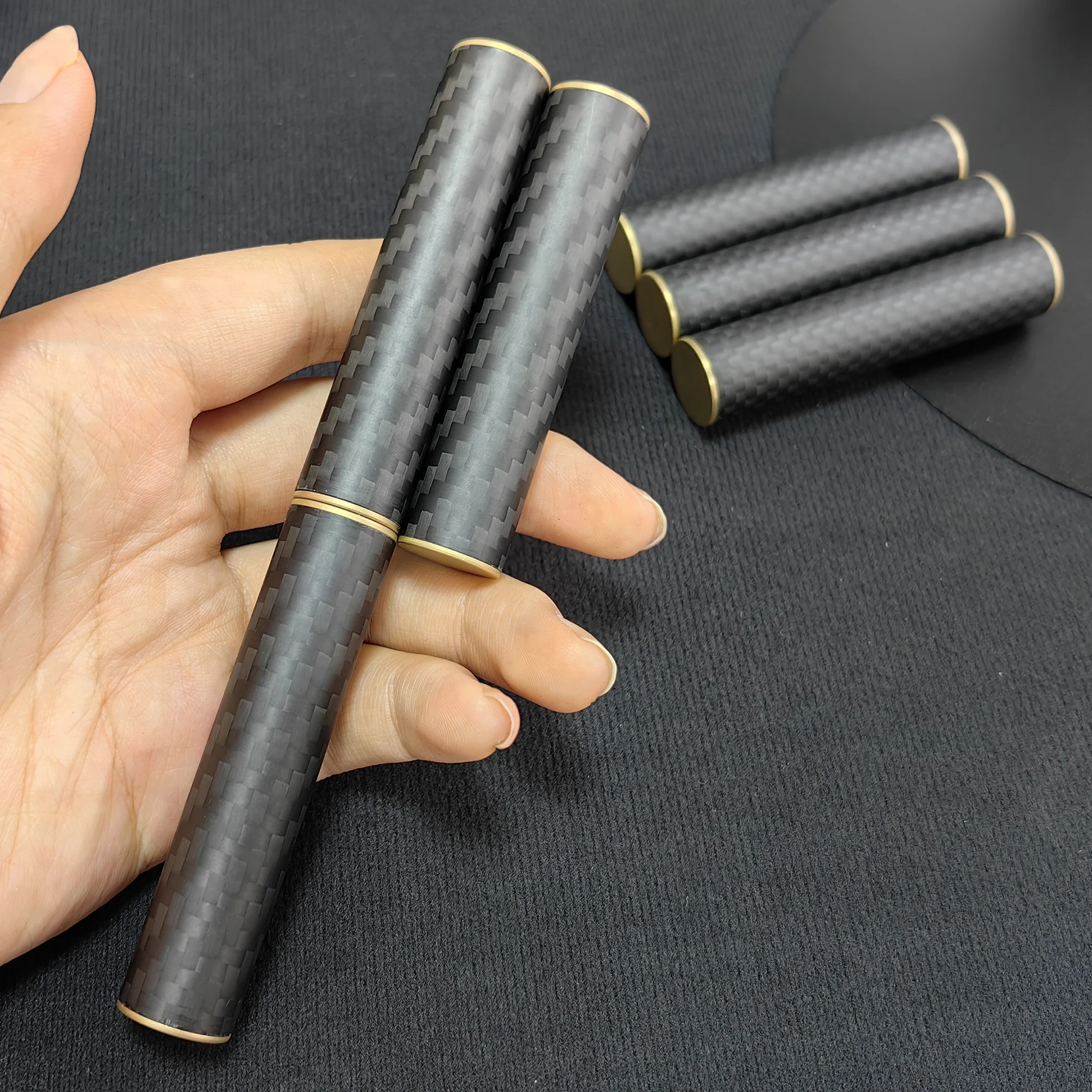 EDC Fidget ของเล่นความเครียดบรรเทาสําหรับผู้ใหญ่โลหะแม่เหล็กคาร์บอนไฟเบอร์สามส่วน Stick หมุนของขวัญสร้างสรรค์