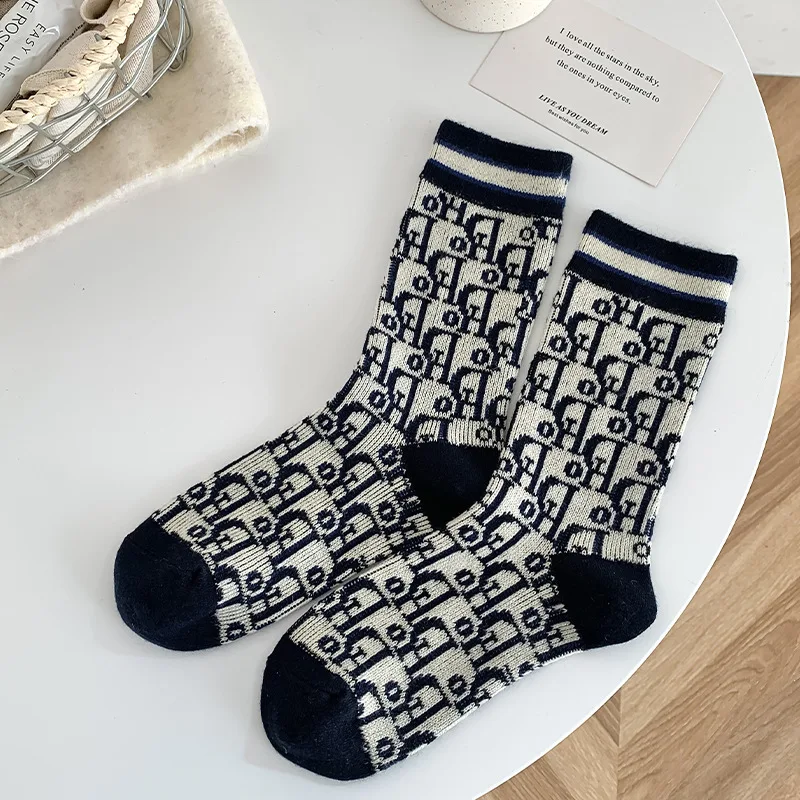 1 par de calcetines cálidos de lana para otoño e invierno, calcetines de tubo medio de Color sólido con patrón de letras de estilo francés para mujer, transpirables, venta al por mayor 2024
