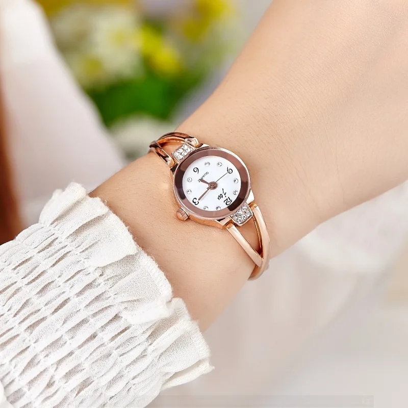 ใหม่อินเทรนด์ผู้หญิงสร้อยข้อมือนาฬิกา Mujer Relojes ขนาดเล็ก Dial ควอตซ์นาฬิกาข้อมือยอดนิยมชั่วโมงหญิงนาฬิกา