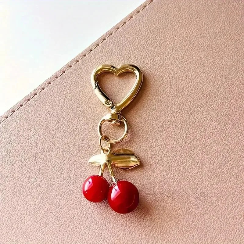 桜のハート型バッグチャーム 耐久性のあるロブスタークラスプ DIY バッグアクセサリー 女性へのギフトに最適 ロマンチックな愛のトークン