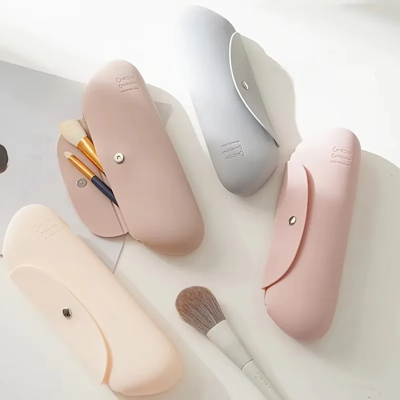 Silicone Travel Makeup Brush Holder - Anti-fall Out, Portable and Sleek Organizer for Cosmetic Face Brushes