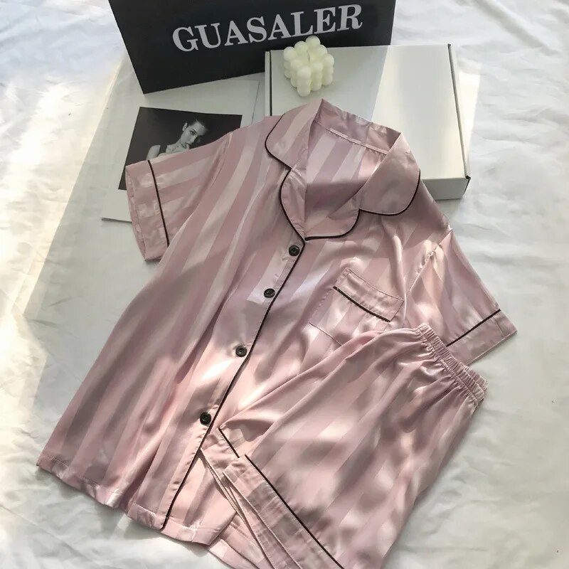 1 Set elegantes Lounge-Set für Damen, Pyjama in Übergröße, Satin, gestreift, mit Knöpfen, langärmliges Hemd und Hose