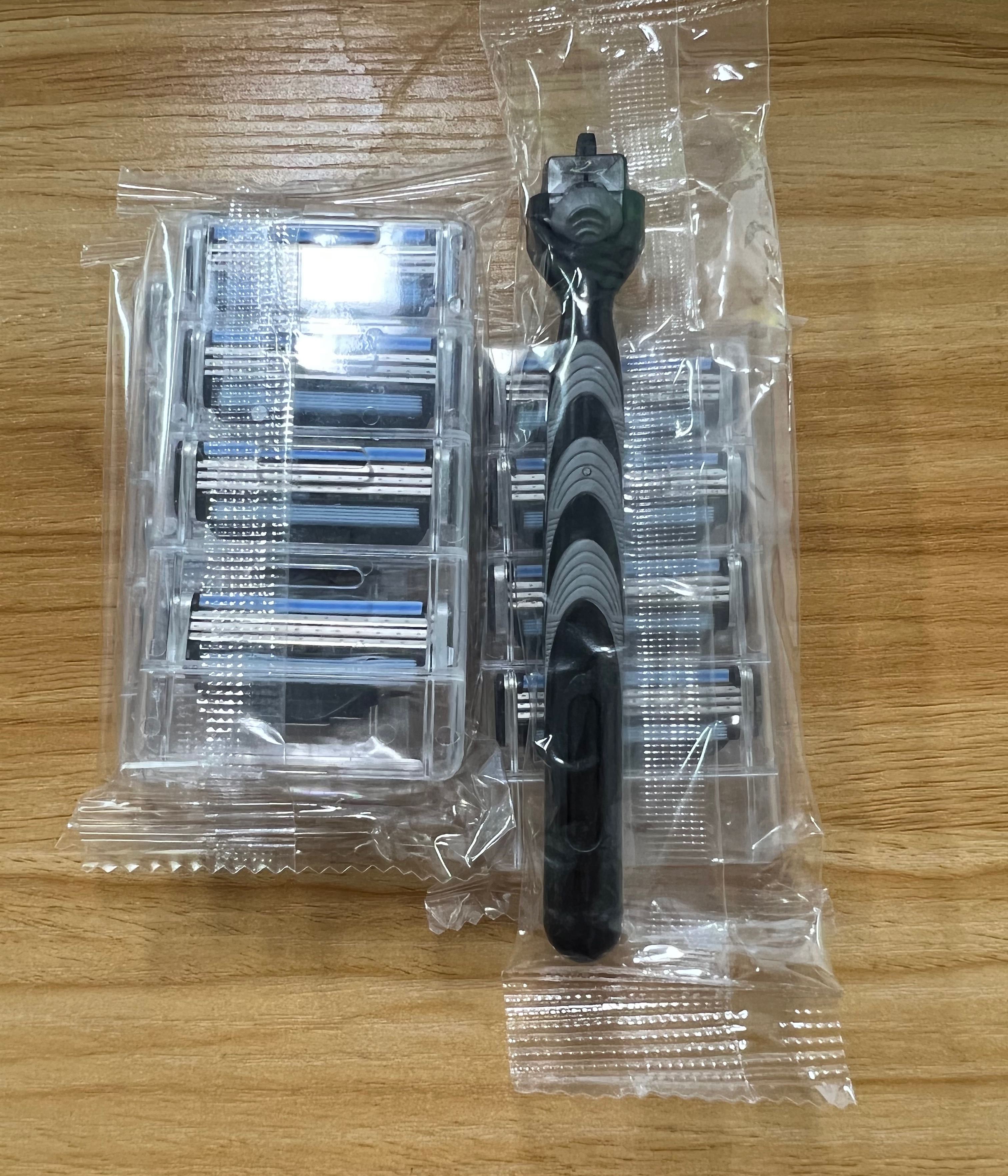 Hot Selling Manual Razor for Men Three Layer Blade Stainless Steel Blades No Skin Damage Old Style Blades Shaver Heads Razor
