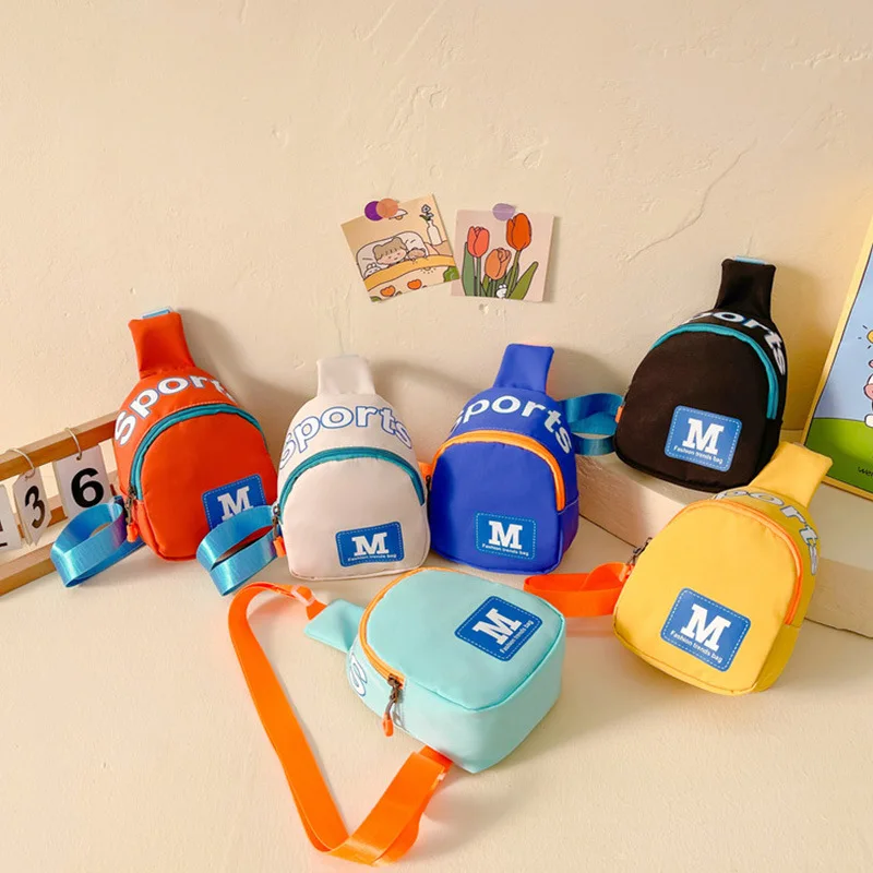 Mochila con letras para bebé, bolso cruzado de pecho, arnés de viaje, ajustable, juguete para aperitivos