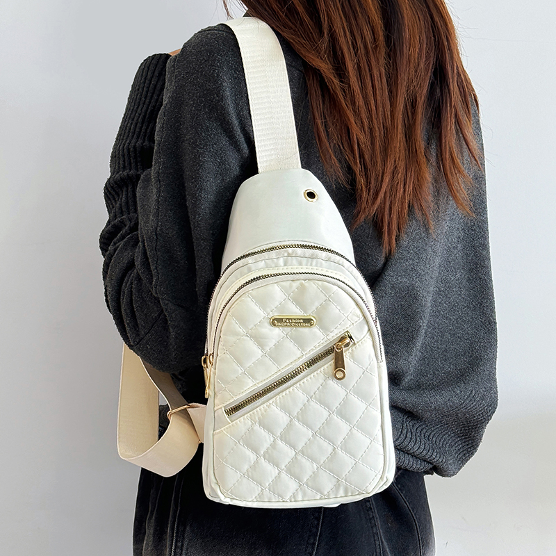 Mochila estilo neutro para homens e mulheres, com tecido inclinado de várias cores e material de náilon. Adequado para viagens.