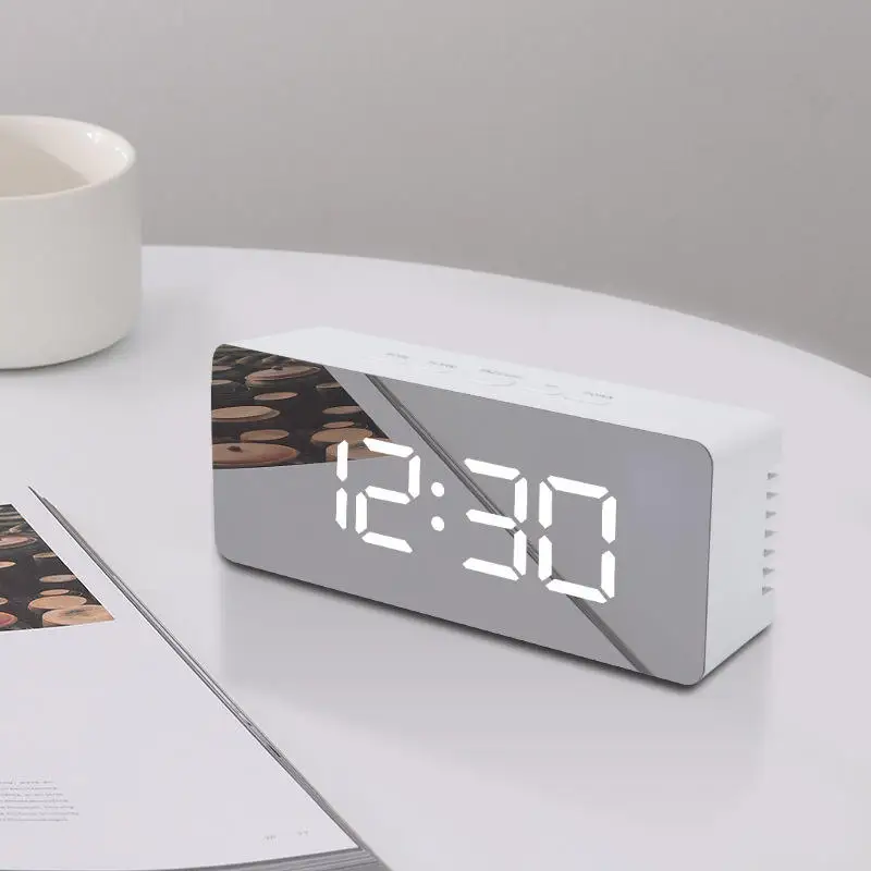 Reloj despertador digital Reloj de escritorio electrónico LED con temperatura para dormitorio, hogar, oficina, adolescentes y niños