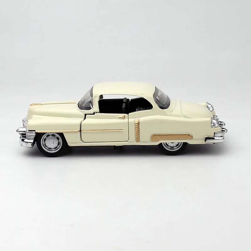 1:32 合金ダイキャストキャデラックヴィンテージカーモデルクラシックプルバック車ミニチュア車両シミュレート車の装飾品コレクションおもちゃ