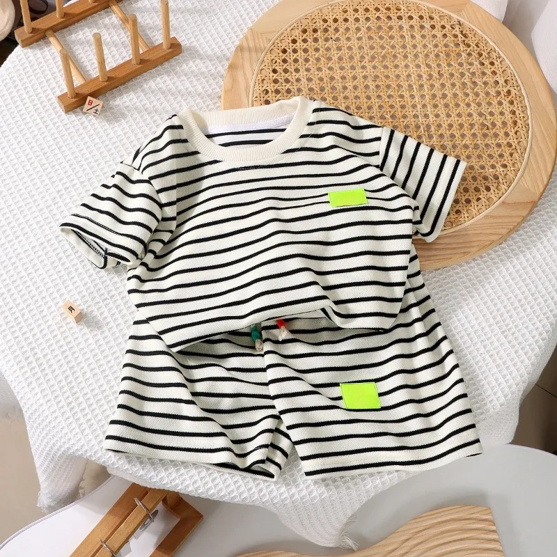 夏の赤ちゃん男の子女の子服セット子供ストライプ Tシャツとショーツ 2 ピーススーツ子供上下衣装カジュアルジャージ