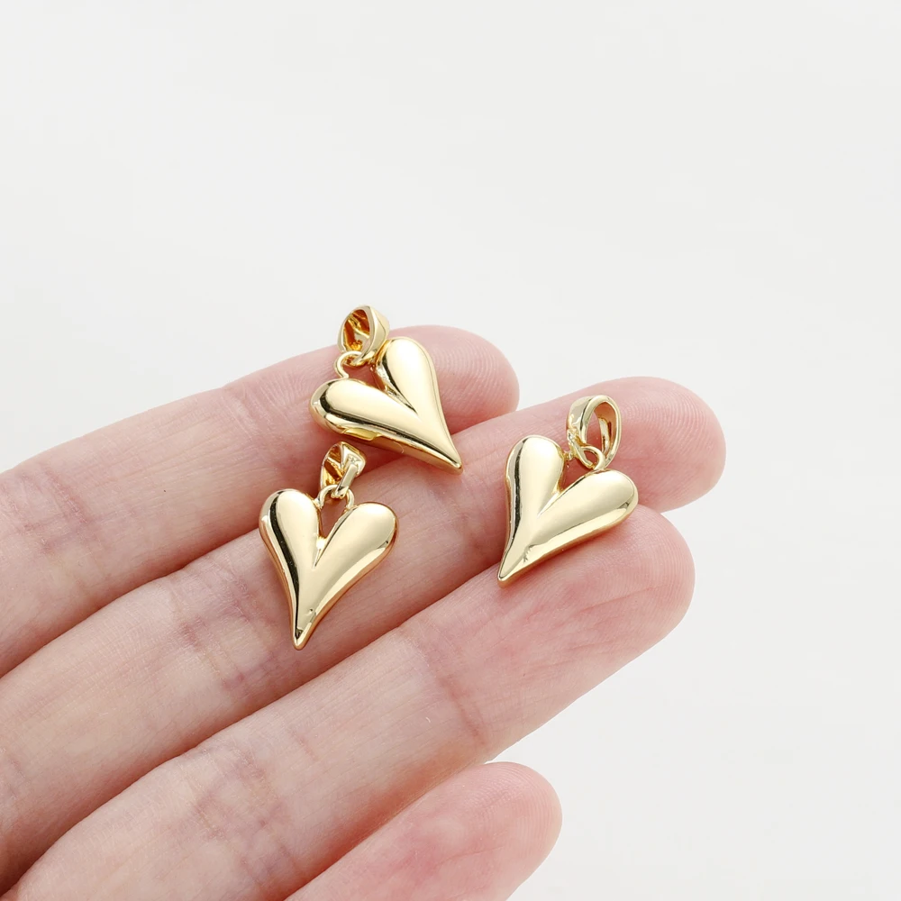 ジュエリー作りのためのピーチハートチャーム、18k金メッキ、小さなペンダントアクセサリー、DIYイヤリングとネックレス、4個