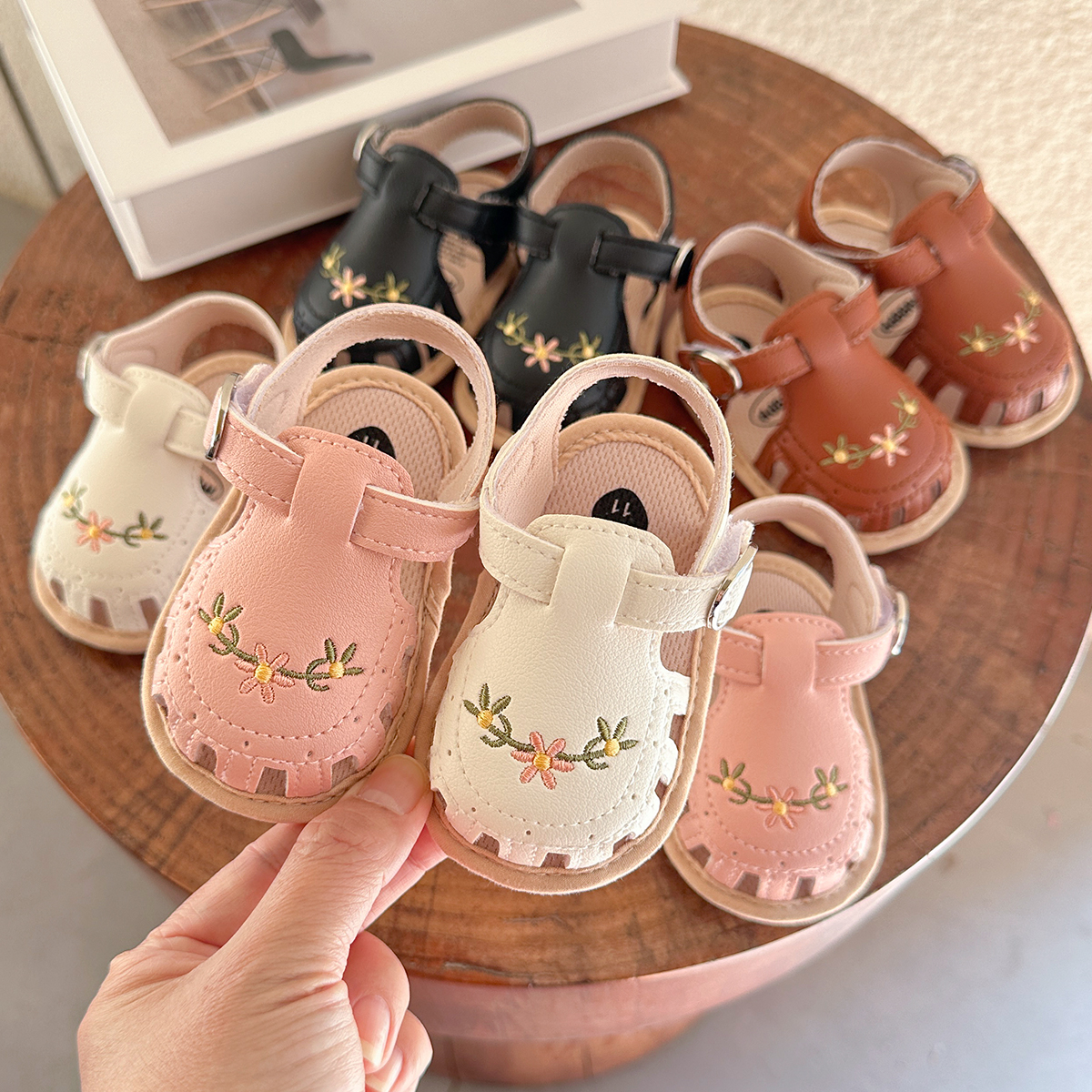 幼児ベビーボーイズガールズサンダル夏ベビーウェディングドレスフラットシューズ新生児ベビーベッドシューズファーストウォーカー Prewalkers 靴 