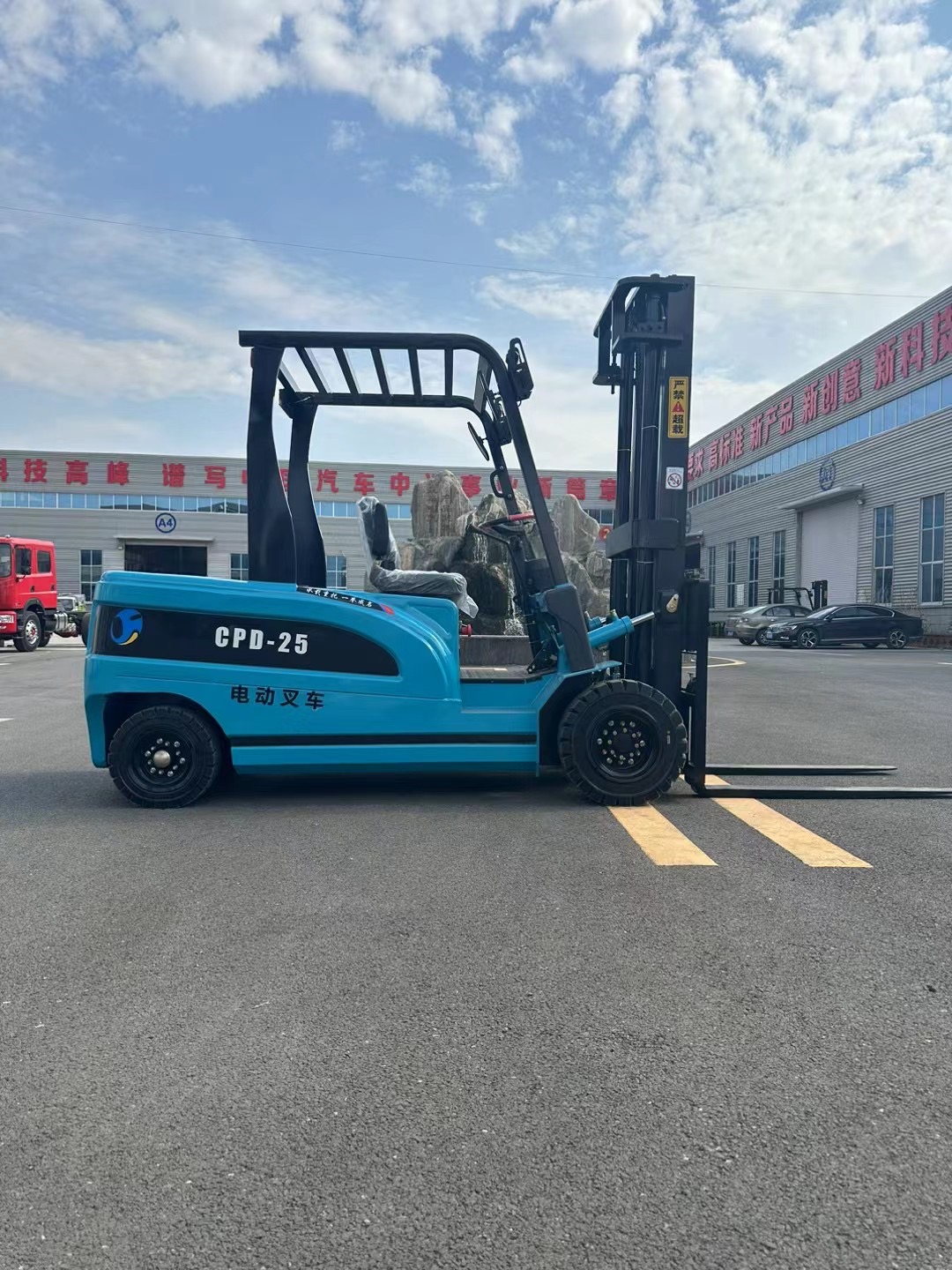 電動フォークリフト油圧ディーゼルフォークリフト、バランス送料無料不整地フォークリフト、3トン、2T、4WD、1トン、4WDバランサー