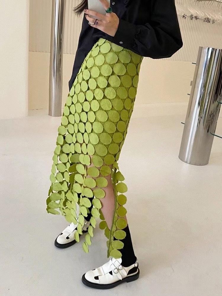 Twotwinstyle Uitgesneden Rok Voor Vrouwen Hoge Taille Patchwork Kwastje Onregelmatige Zoom Solid Midi Rokken Vrouwelijke Zomer Kleding Stijl