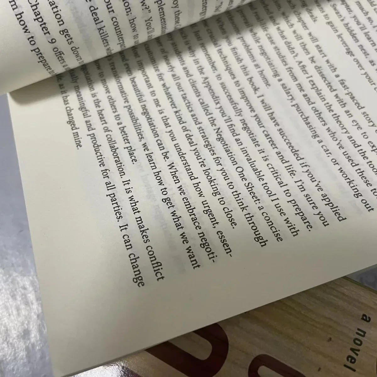 ไม่เคยแยกความแตกต่างโดยหนังสือ Chris VOSS ในภาษาอังกฤษสำหรับผู้ใหญ่เจรจาด้านอารมณ์อัจฉริยะรายการใหม่
