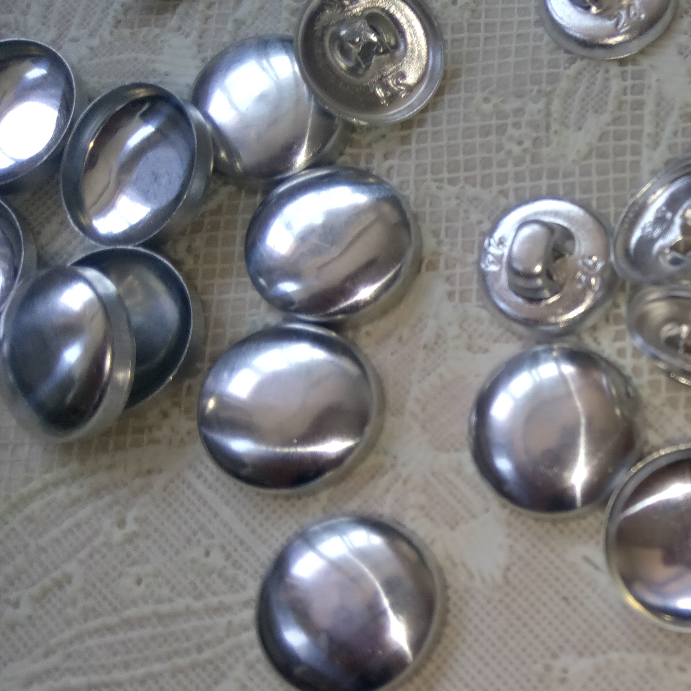 500pcs Sets/lot #16-80 DIY handmade fabric buttons Bread Shape Round Fabric Covered Cloth Button Cover Metal 4 Back Buttons 13s