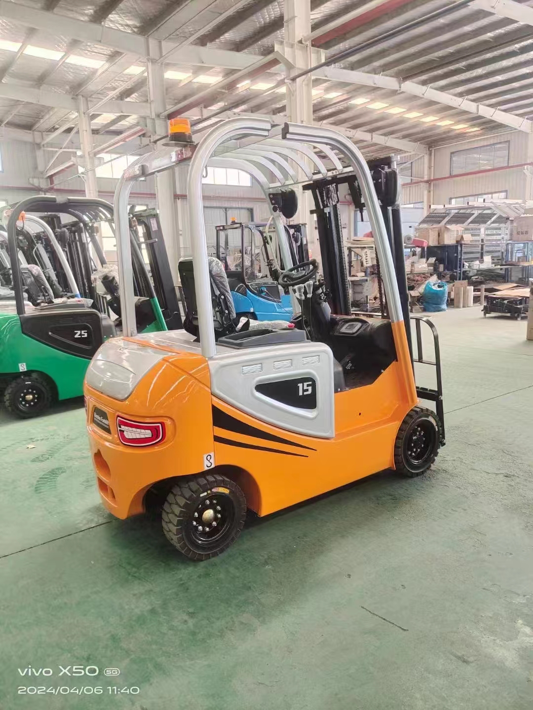 電動フォークリフト油圧ディーゼルフォークリフト、バランス送料無料不整地フォークリフト、3トン、2T、4WD、1トン、4WDバランサー