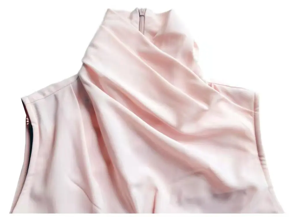 alfaiate vestido formal de crepe rosa pálido com gola franzida e sem mangas