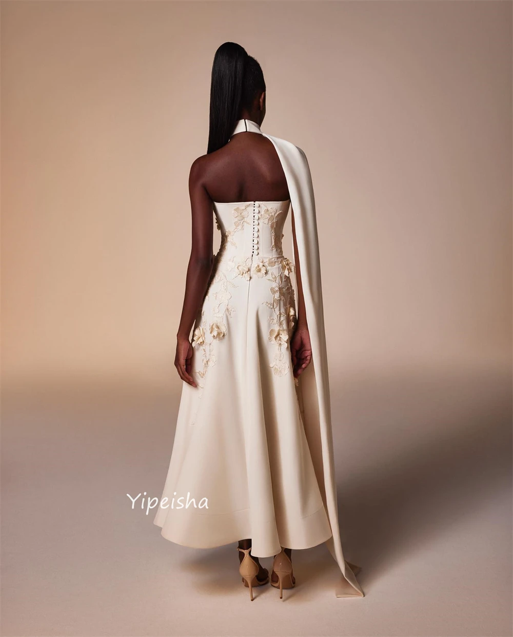 ที่กําหนดเองพรหมสไตล์โมเดิร์น Strapless A-Line Appliques Draped ข้อเท้า-ความยาวซาติน Bespoke โอกาสชุดราตรี