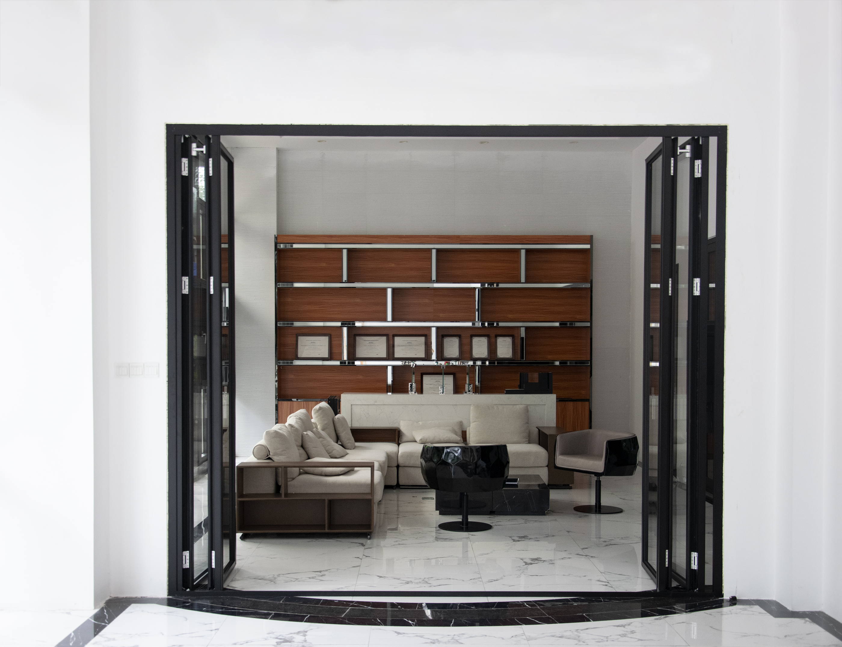 Sixinalu Villa-Double Glazed Folding Door, Pátio Exterior Bifold, Perfil de Alumínio, Estilo Moderno, Cor Personalizada e Tamanho