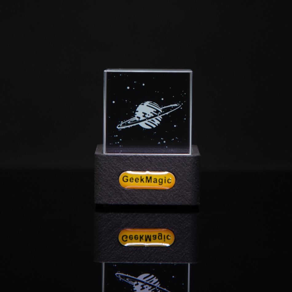 GeekMagic GIFTV Crystal Holographic Desktop Decoration: Smart Weather Station with GIF Animation & Photo Albums