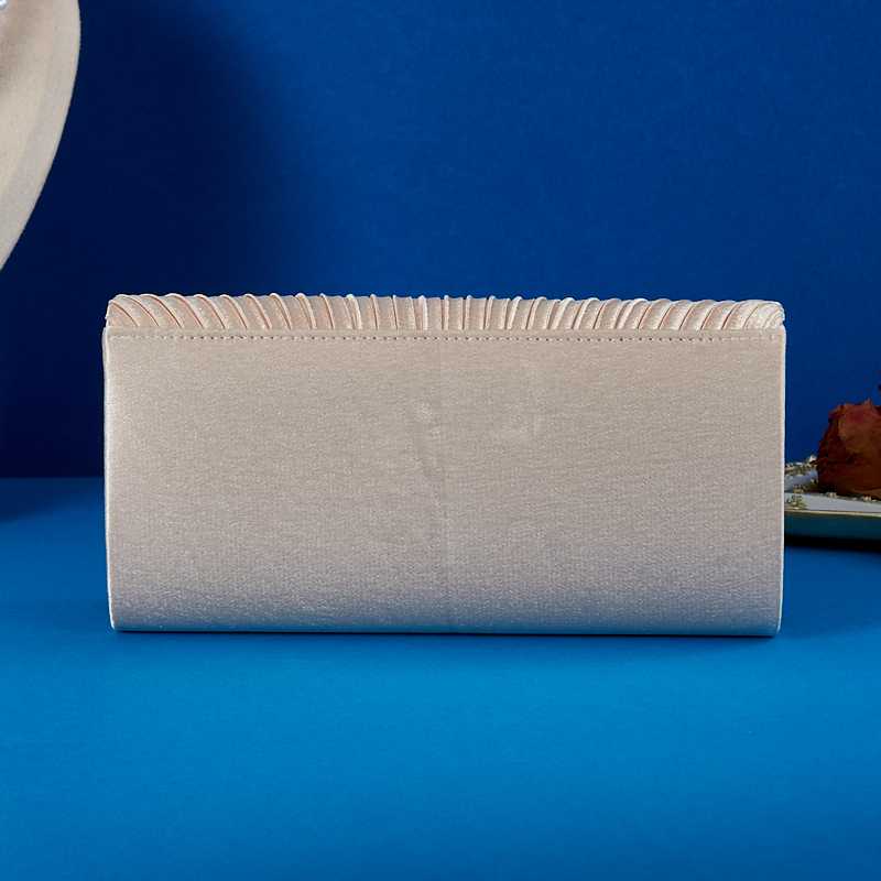 Neue plissierte Abdeckung Kopf runden Boden nackten Körper Version Design einfache Hochzeit Damen Abend Handtasche Metall kette Umhängetasche