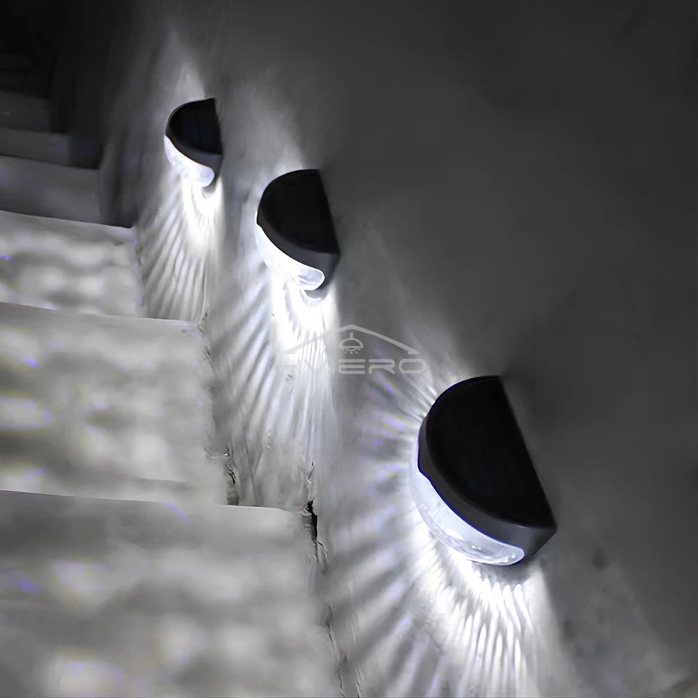 LED โคมไฟรั้วพลังงานแสงอาทิตย์โคมไฟติดผนังกันน้ํากลางแจ้งไฟลูกฟูกสําหรับรั้วระเบียงสวนเส้นทางไฟตกแต่งสีขาวนวล