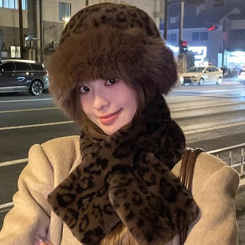 Retro Leopard Print Plush Basin Hat Women's Autumn and Winter Scarf, Cold Resistant and Warm, Imitation Fur Mongolian Hat Scarf