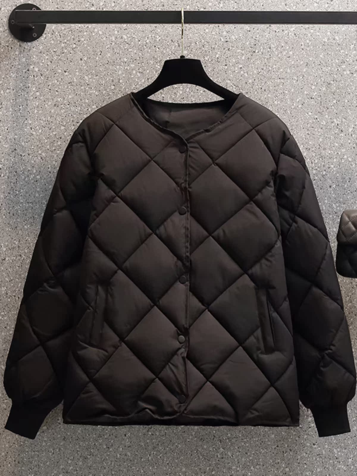 Jaqueta Curta de Aodão Fena 2024 Nova Estilo Coreano Leve Casual Padrão de Diamante Versátil Ajuste Slim Manga Longa