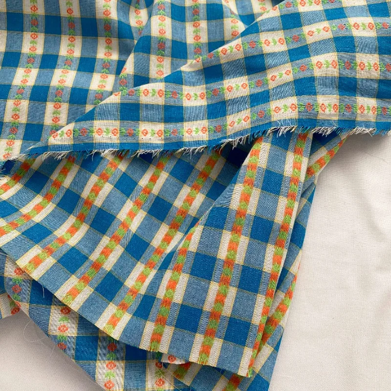 Pequeno fresco azul e branco xadrez requintado tecelagem e bordado pequena flor poliéster algodão roupas tecido diy, 145x50cm