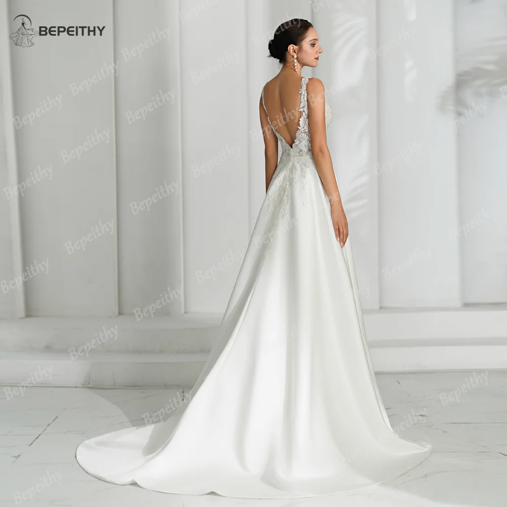 BEPEITHY ที่กําหนดเอง V คอเซ็กซี่ Backless ซาตินงาช้างชุดแต่งงานสําหรับผู้หญิง 2024 ลูกไม้ Bodice Sweep Train Boho ชุดเจ้าสาว