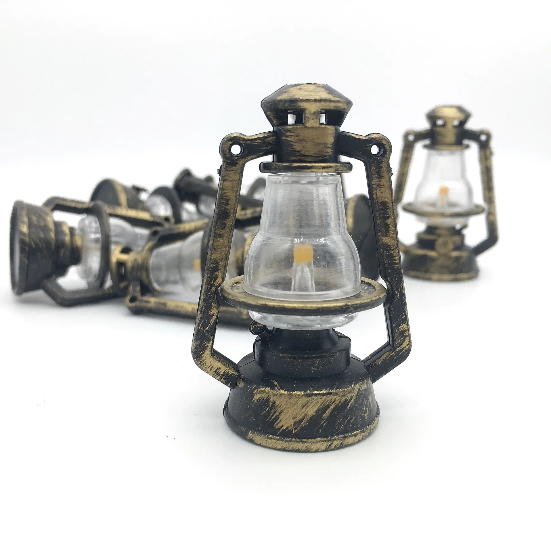 Lámpara de aceite en miniatura de estilo Retro a escala 1:6, accesorios para casa de muñecas, Mini linterna de queroseno, Micro escena de decoración de paisaje, 1 unidad