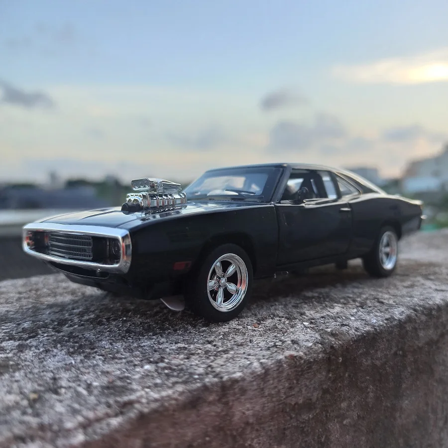 1:32 Diecasts & Toy Vehicles Fast And The Furious Dodge Car Model 16Cm colecionável com som e luz porta aberta presente para crianças