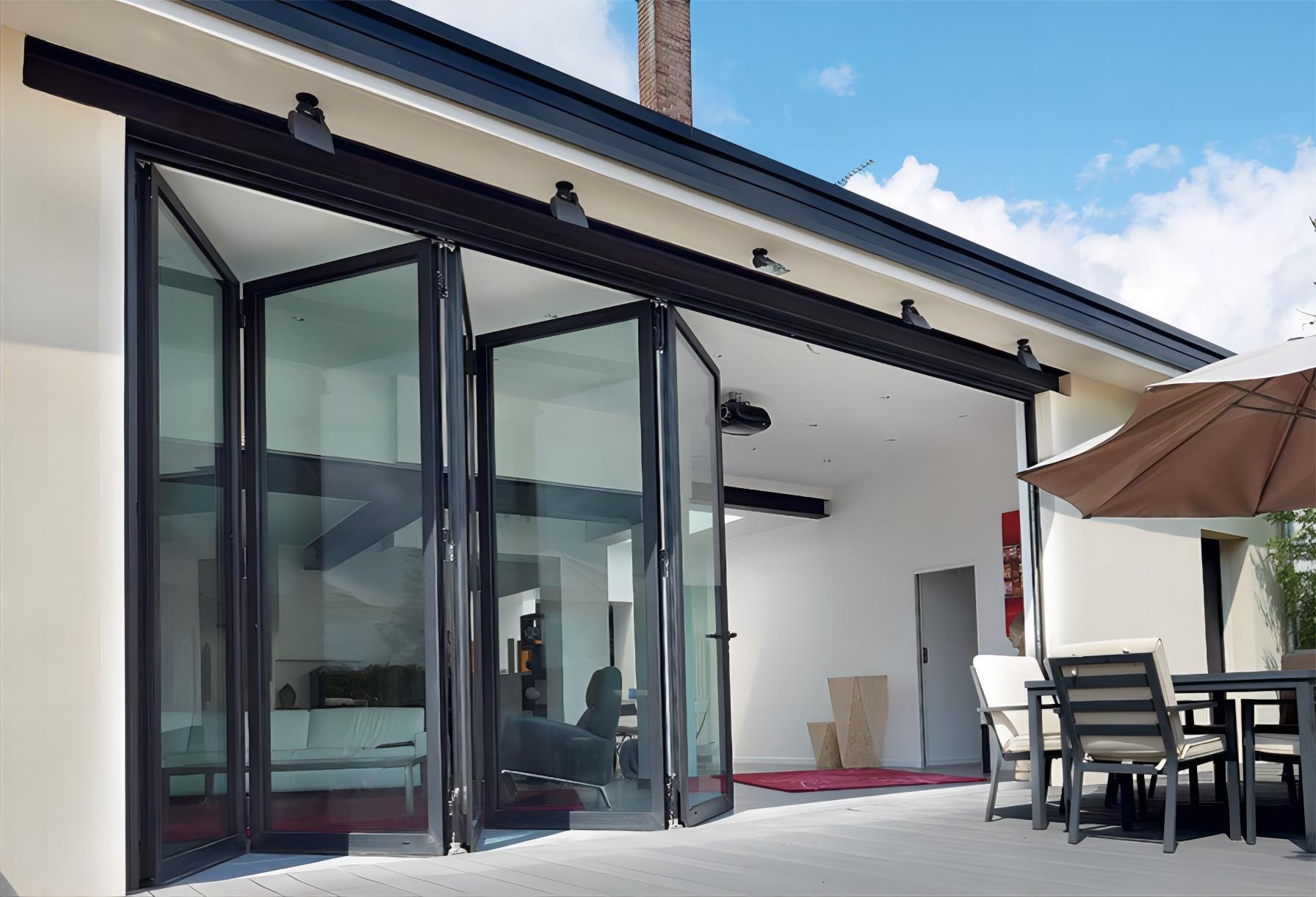 ประตูลานภายนอกโมเดิร์นกระจกกันน้ํา Bifold ประตูสําหรับ House Thermal Break อลูมิเนียมหีบเพลงประเภทพับประตู