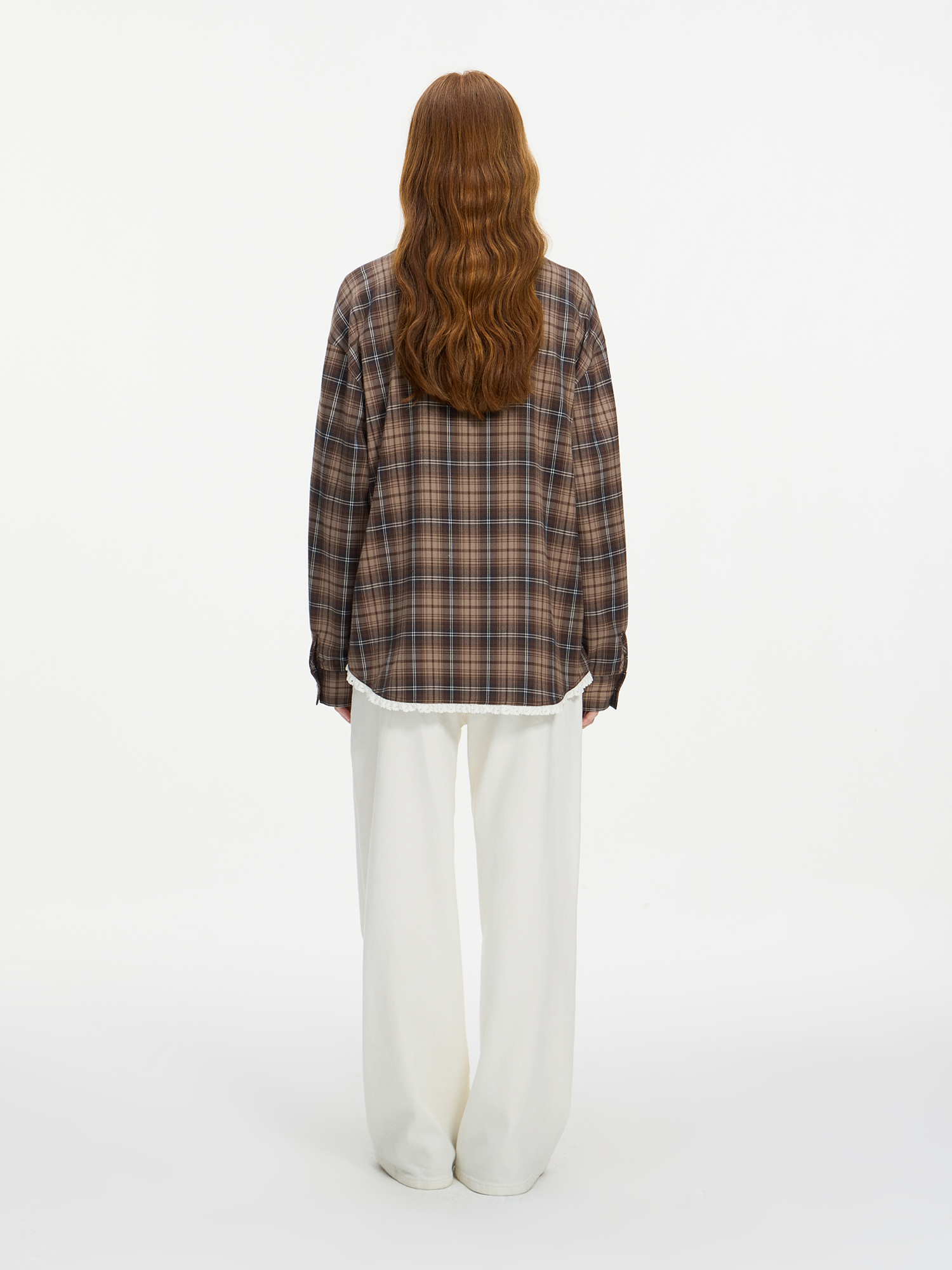 FSLE Frauen Plaid Bluse Polo Neck Drop Hülse Weibliche Retro Braun Kariertes Hemd Saum Spitze Patchwork Design Langarm Top 24FS14543