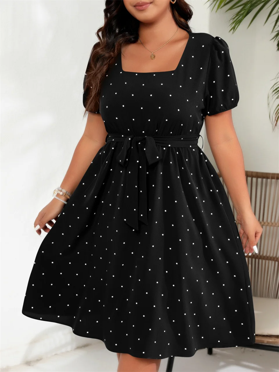 GIBSIE Plus Size Square Neck Polka Dot Gürtel Kleid Damen Elegante Retro Puffärmel Hohe Taille Sommer A-Linie Big Swing Kleider