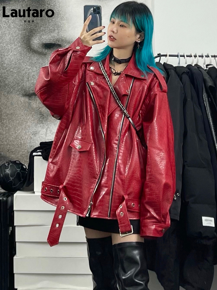 Lautaro ฤดูใบไม้ผลิฤดูใบไม้ร่วงขนาดใหญ่สีแดงเงารูปแบบจระเข้หนัง Biker Jacket ผู้หญิงแขนยาวซิปเข็มขัดแฟชั่น2022