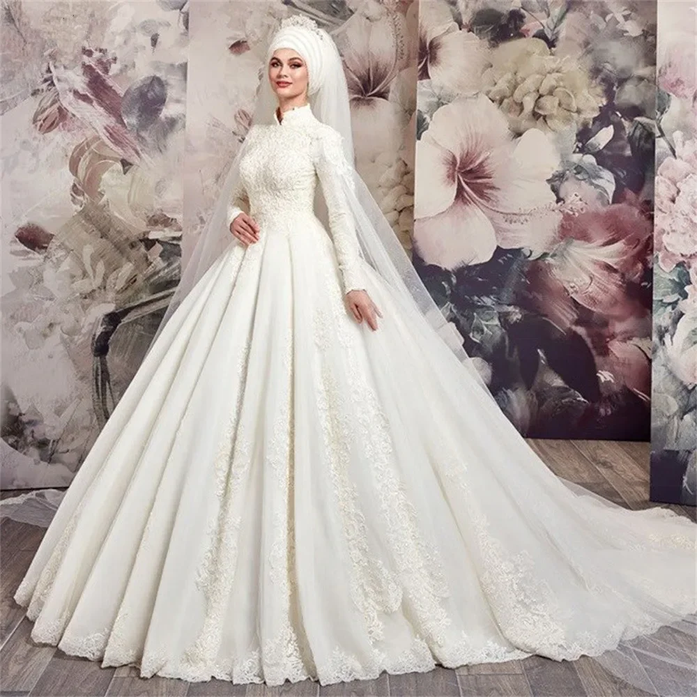 Abito da sposa classico con applicazioni in pizzo a collo alto Sweep Train maniche lunghe Abiti da sposa vintage da chiesa musulmani a-line personalizzati
