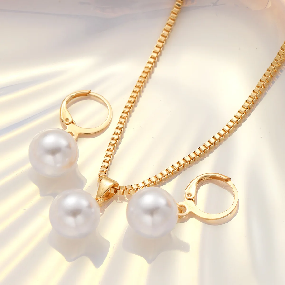 แฟชั่นชุดเครื่องประดับมุกสําหรับผู้หญิง Dangle ต่างหูจี้สร้อยคอ Dainty สวมใส่ทุกวันชุดอุปกรณ์เสริม