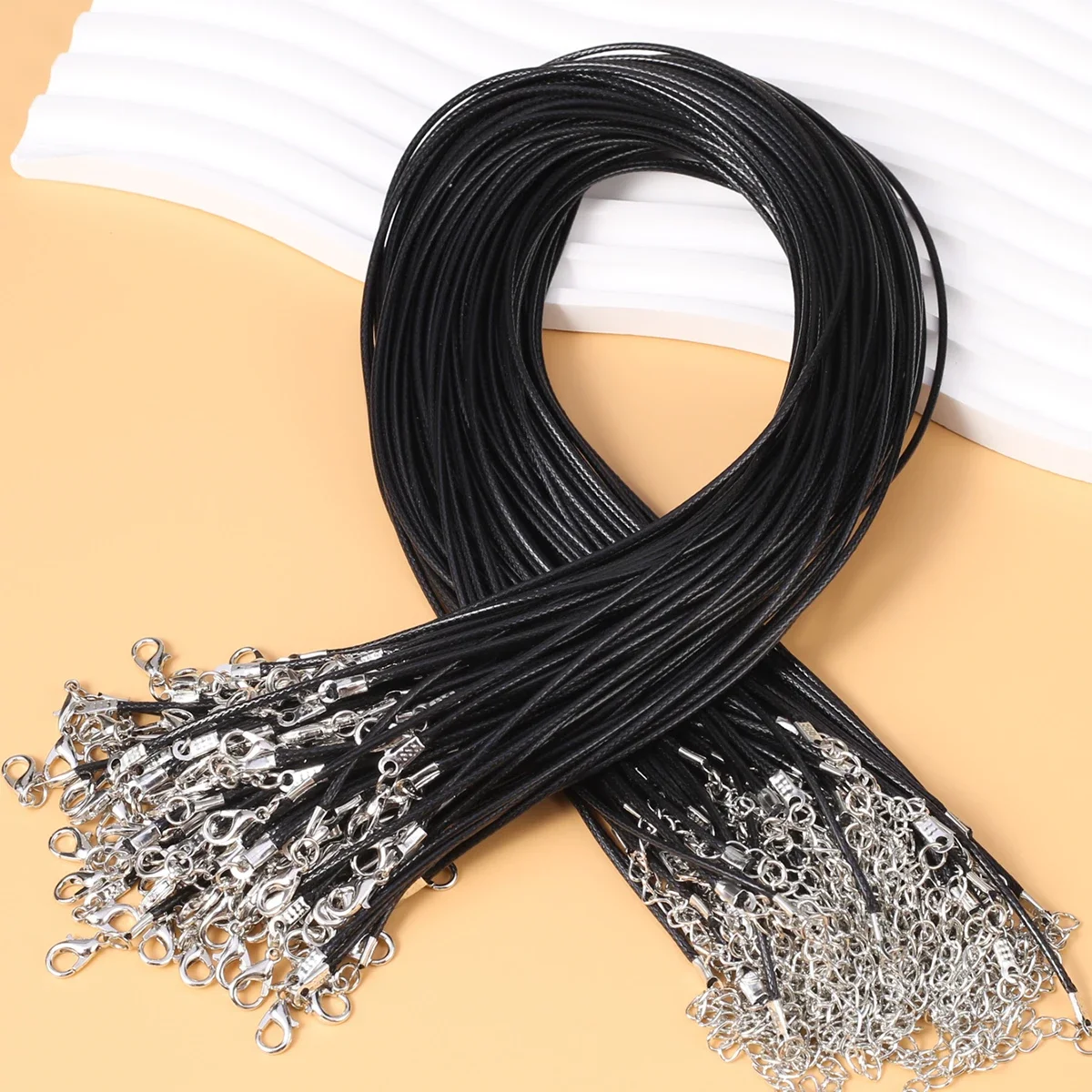 50 Stück geflochtene verstellbare schwarze Lederseil Wachsschnur DIY handgemachte Halskette Anhänger Karabinerverschluss Schnur Schmuckkette