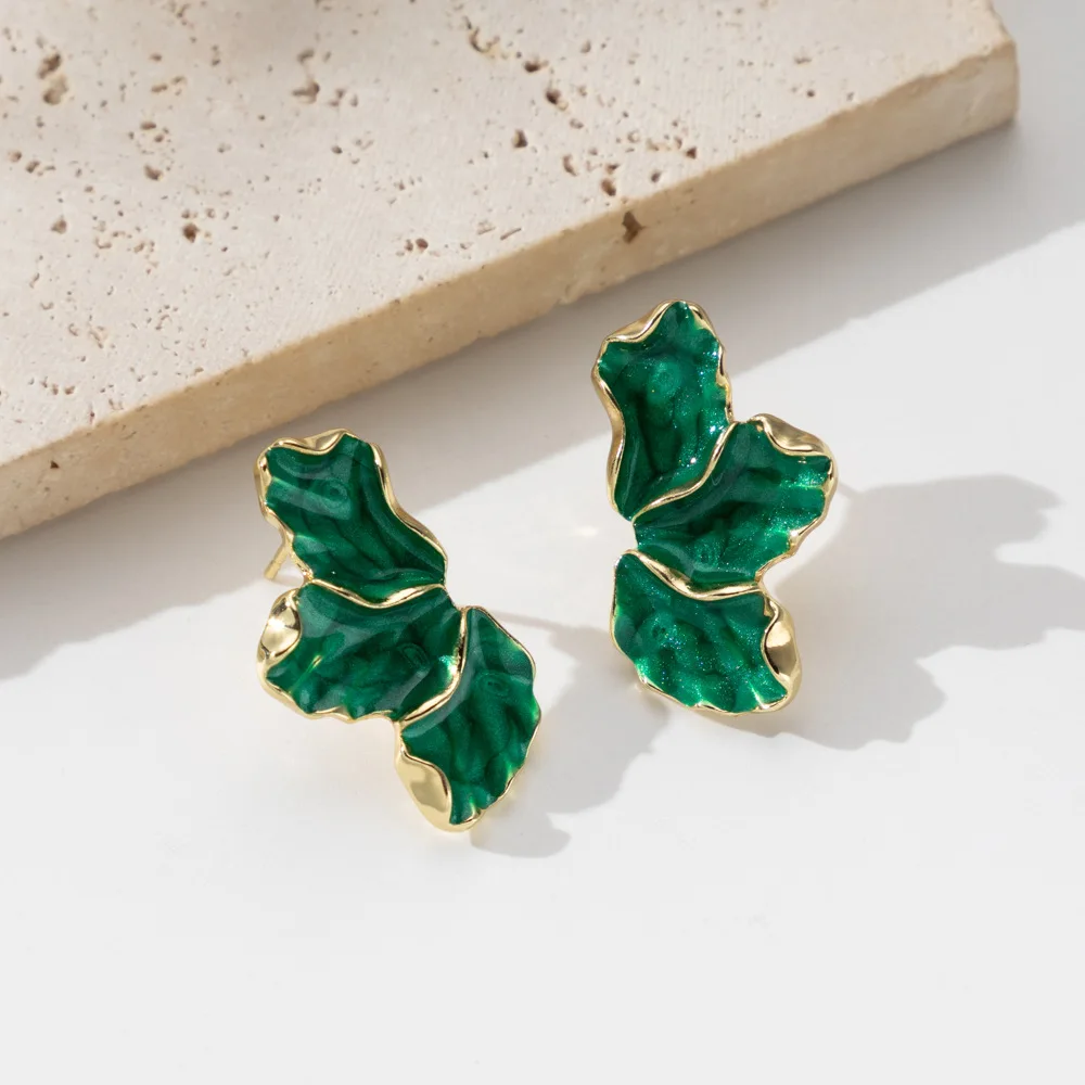 Pendientes de tuerca de flor esmaltada para mujer, Color rojo, verde y blanco, chica coreana, joyería minimalista de vida diaria delicada, regalo para novia