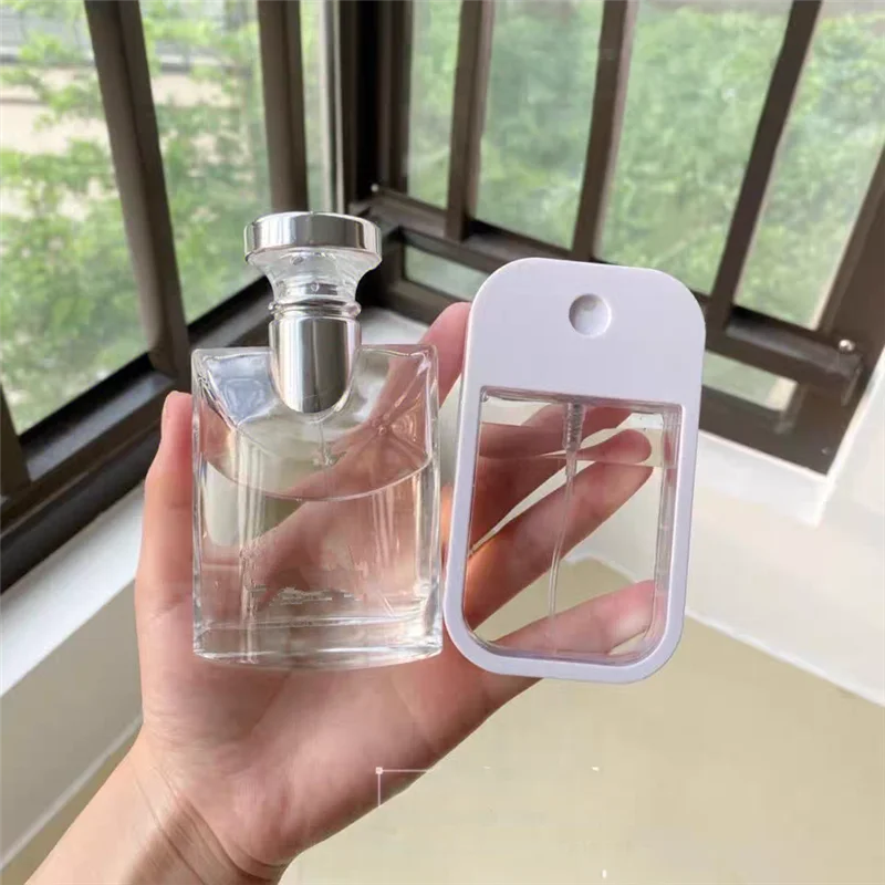 Novo 45ml dispensador de toner reutilizável portátil cheio garrafa perfume mini cartão spray garrafa viagem maquiagem imprensa garrafa