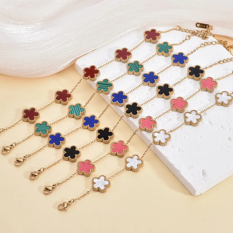 ปรับ Gold-Plated สแตนเลสสตีลดอกไม้สร้อยข้อมือห้ากลีบผู้หญิงหรูหราของขวัญ Clover