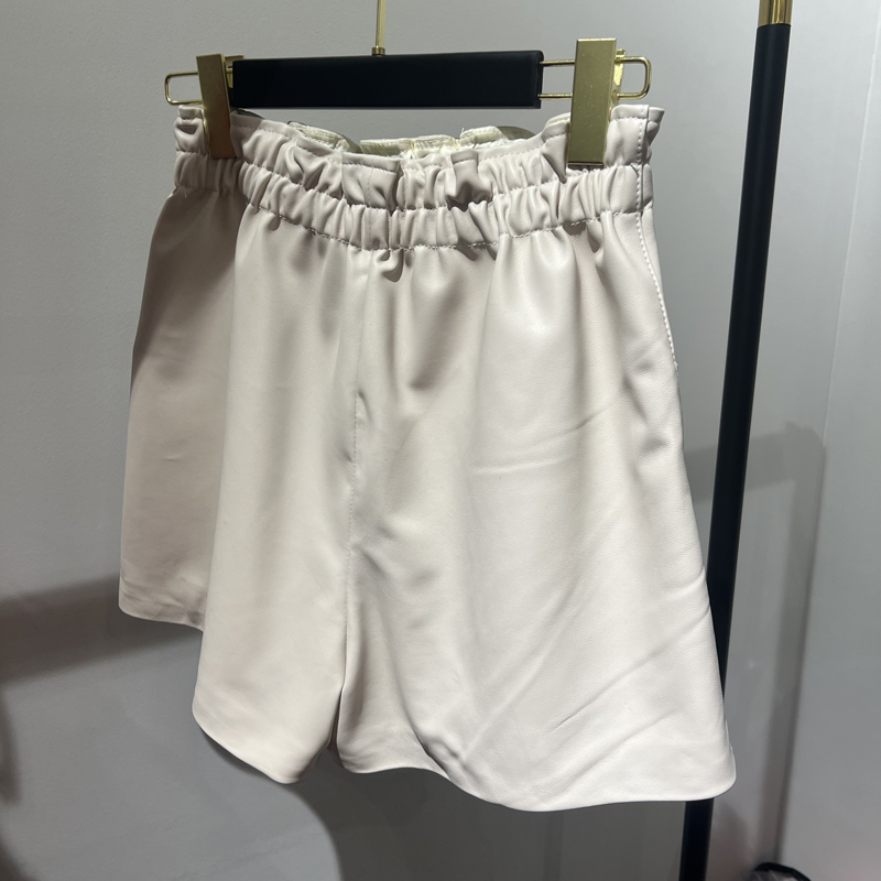 Frauen Kleidung 2024, Mode Feminino Echtes Leder Weiß Casual Shorts Mujer Große Taschen Elastische Taille Sexy Mini Booty Hosen
