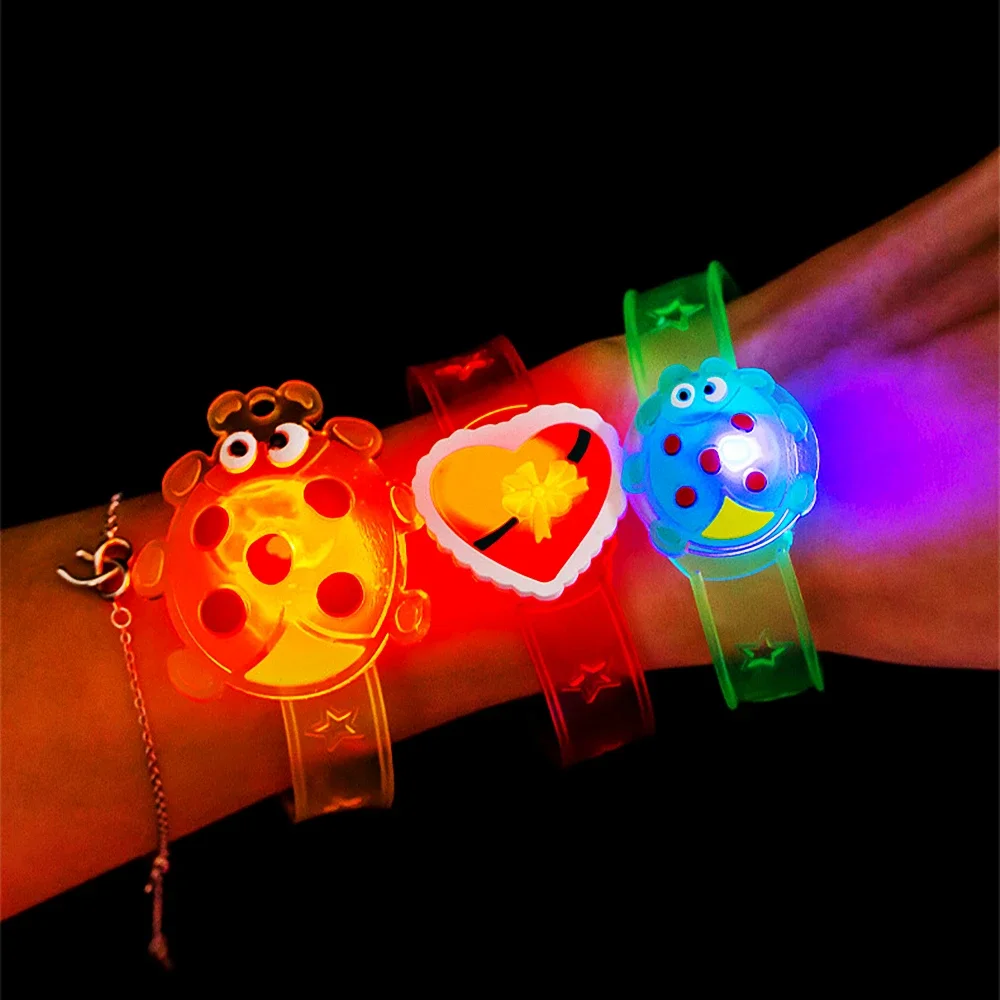 Pulsera iluminada de dibujos animados, reloj creativo con purpurina, juguetes pequeños, regalos para niños, decoraciones festivas para fiestas, juguetes que brillan en la oscuridad