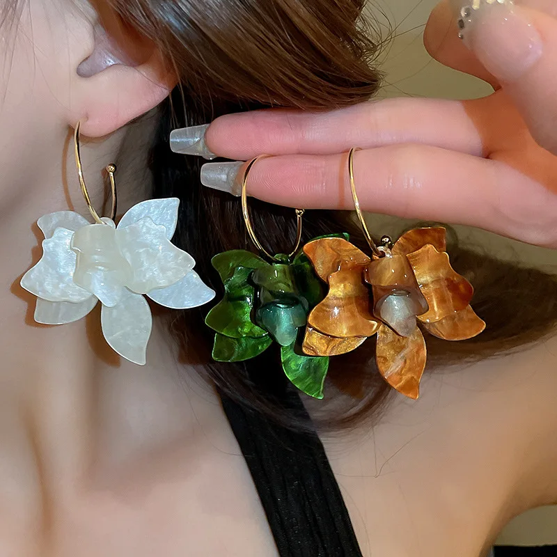 女性のためのレトロなフラワーイヤリング,レトロなデザイン,韓国のファッション,女性のアクセサリー,新しい,2024