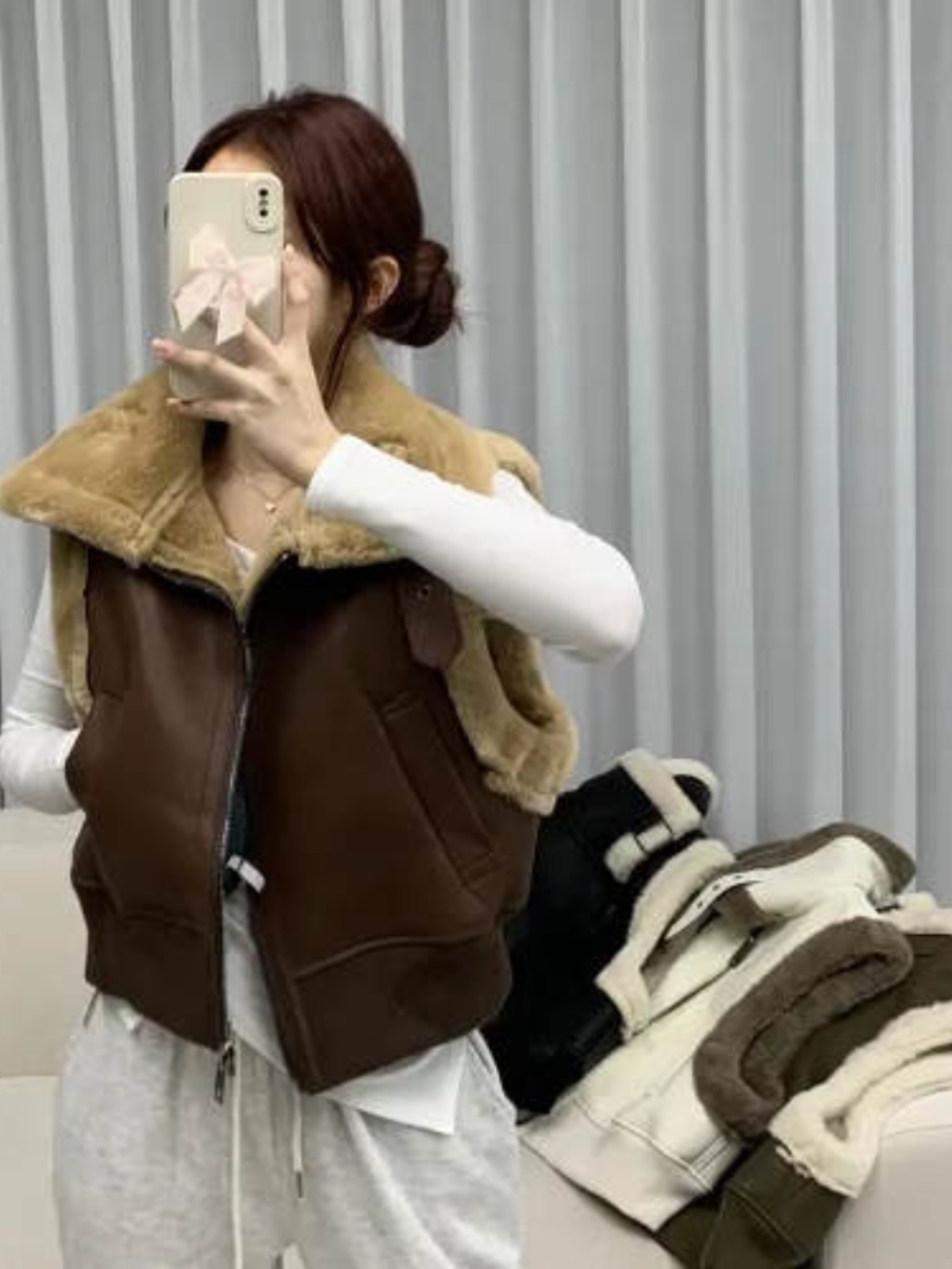 冬の新スタイルの女性のファッションハイエンドノースリーブ Pu レザーコットンジャケットオートバイ服統合毛皮ベストトップ