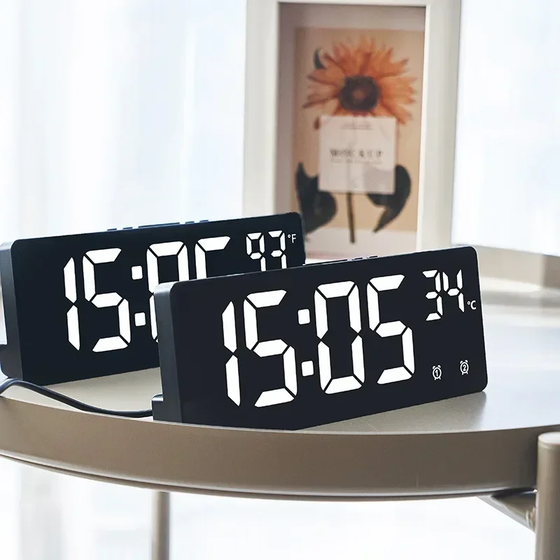 Sprachsteuerung Digitaler Wecker Temperatur Dual Alarm Snooze Desktop Tischuhr Nachtmodus 12/24H LED Uhr Uhr Schreibtischuhr