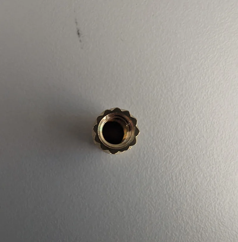 Rollo de tuerca de cobre termofusible, moldeado por inyección de flores, M2M3M4M5M6M8, inserto de cobre preintegrado, suelo prensado en caliente, ocho tuercas diagonales
