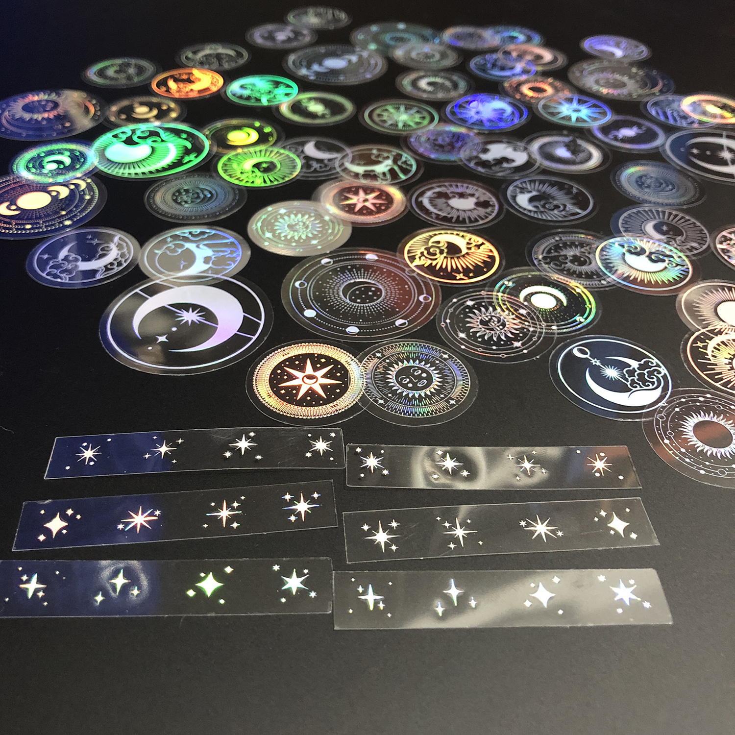 70 枚 PET 粘着ステッカー防水透明レーザーシルバーステッカーラベル: SUN MOON スターなど